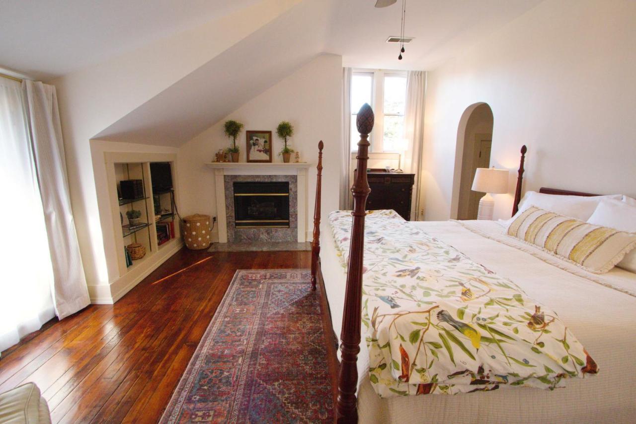 Louisville Bourbon Inn Room photo